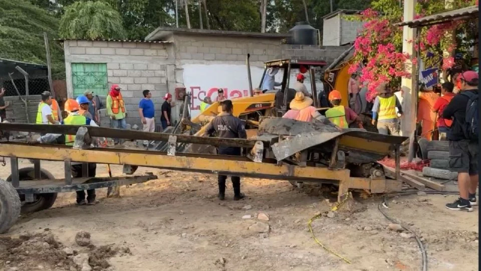 Recuperan los cuerpos de los hombres atrapados bajo tierra en Oaxaca