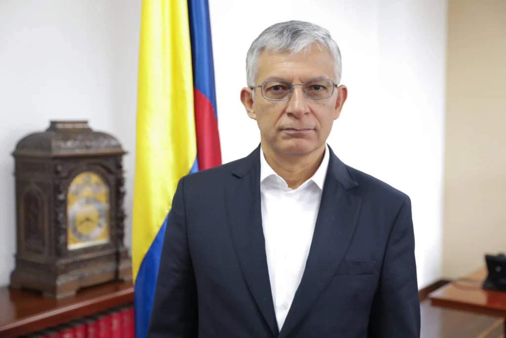 Gobierno nombra a Carlos Emilio Betancourt como nuevo director de la Dirección de Impuestos y Aduanas Nacionales (DIAN).