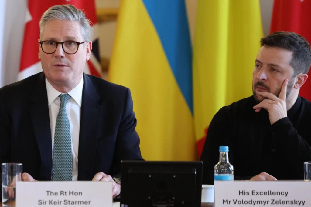 Keir Starmer respalda el envío de misiles de largo alcance a Volodímir Zelenski durante encuentro en Londres.