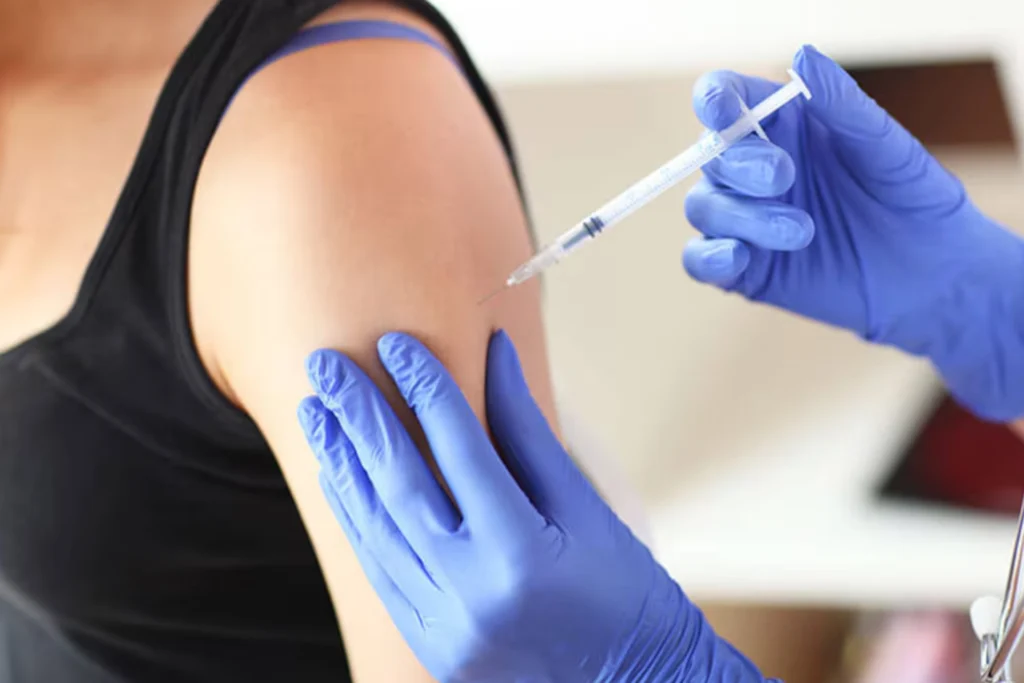 Australia logra cero casos de cáncer de cuello uterino en jóvenes tras vacunación contra el VPH.