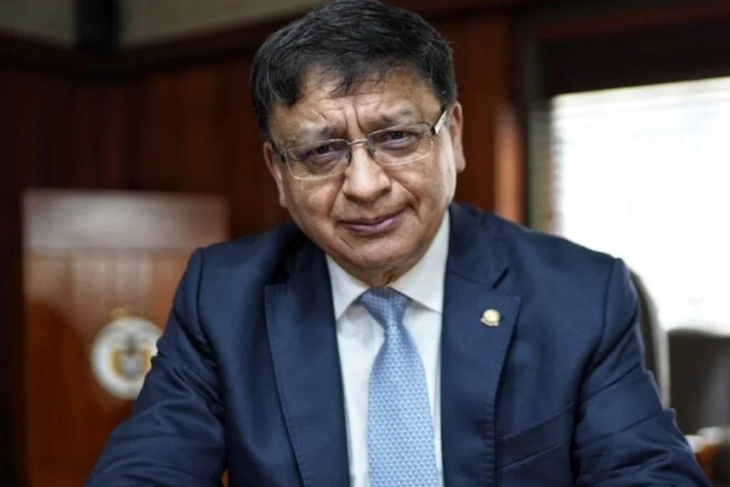 Juez ordena a presidente de la Corte Constitucional retractarse por señalamientos que afectaron honra de la madre de su hijo.