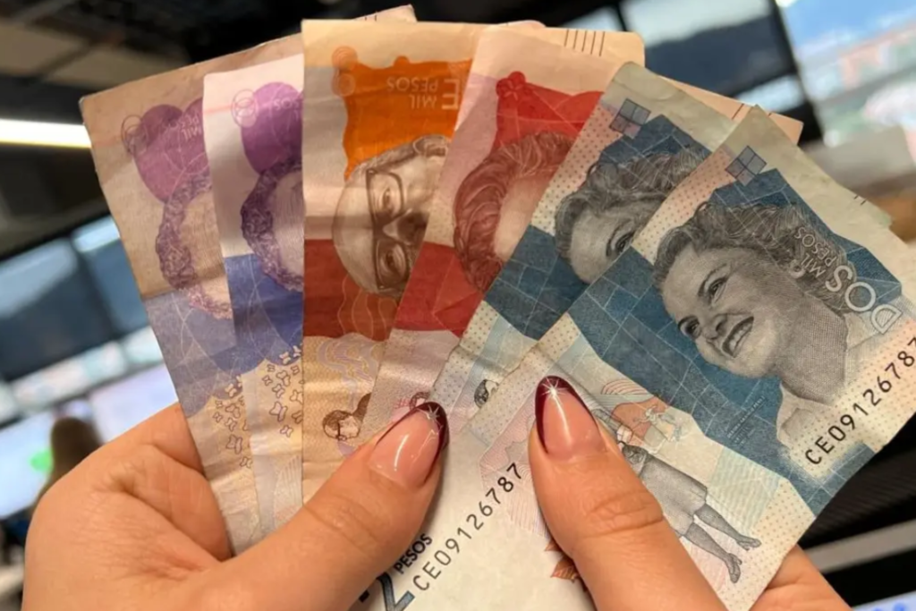 Consejo de Estado frena provisionalmente el aumento del salario mínimo de 2026 en Colombia.