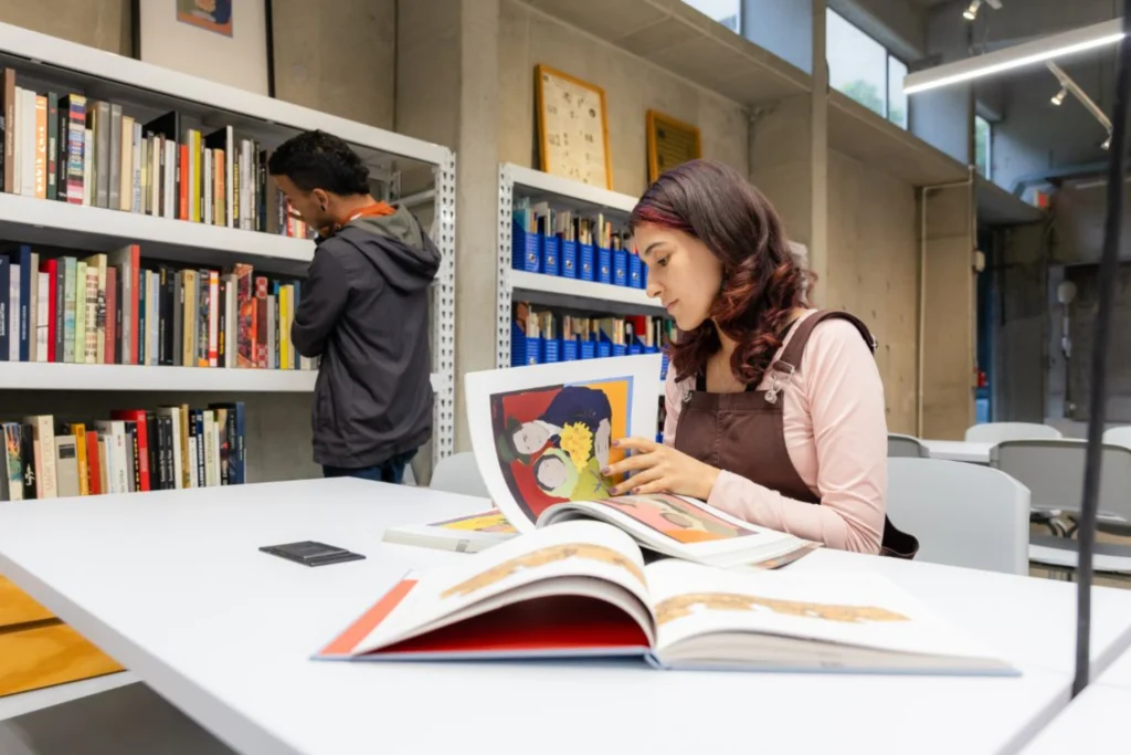 MAMM inaugura biblioteca abierta al público con archivo histórico de arte.