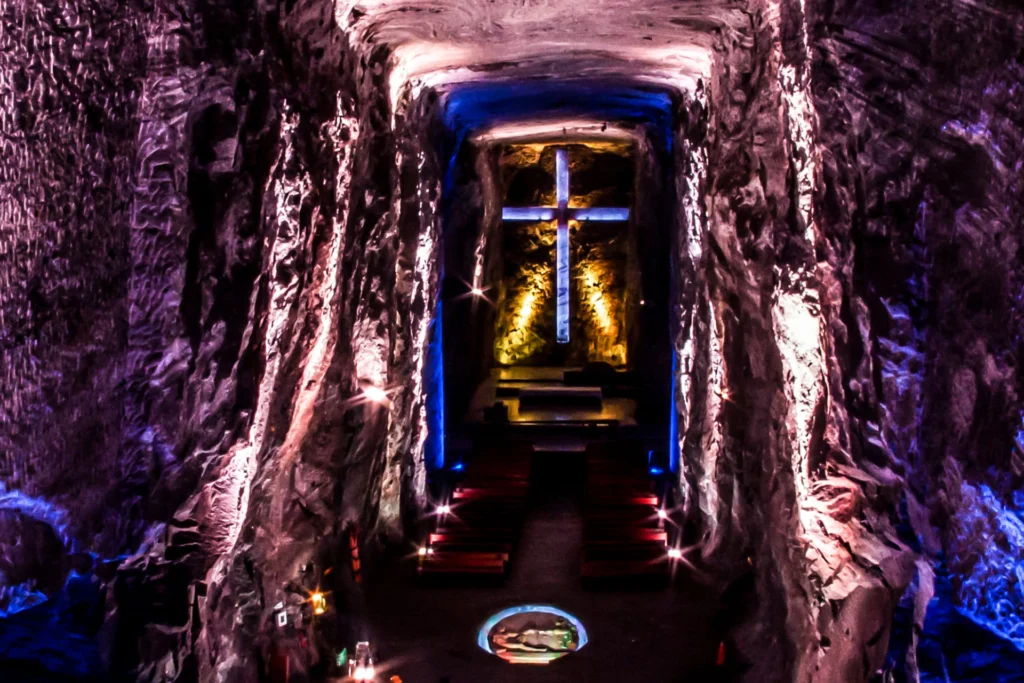 Autoridades investigan presuntos cobros indebidos a turistas en la Catedral de Sal