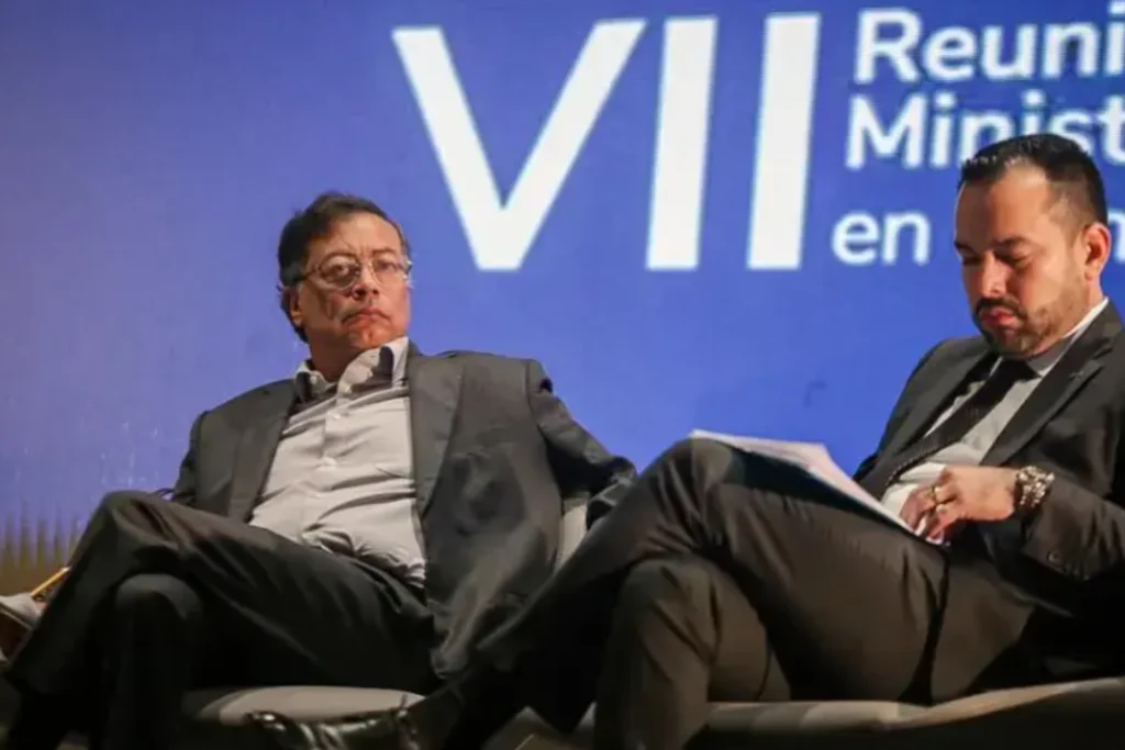 Petro estalla contra su ministro de Minas por resultados de subasta energética