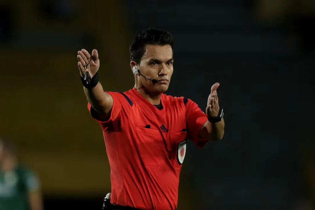 Árbitro colombiano estará en el primer partido del Mundial