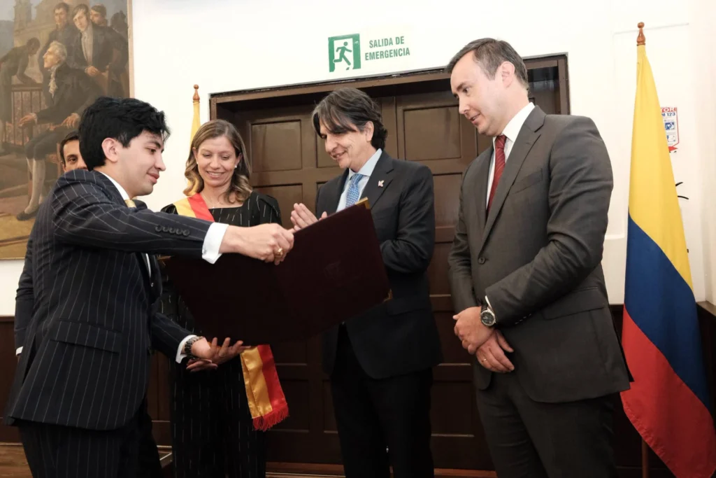 Keralty recibe la máxima condecoración del Concejo de Bogotá por su aporte al Sistema de Salud