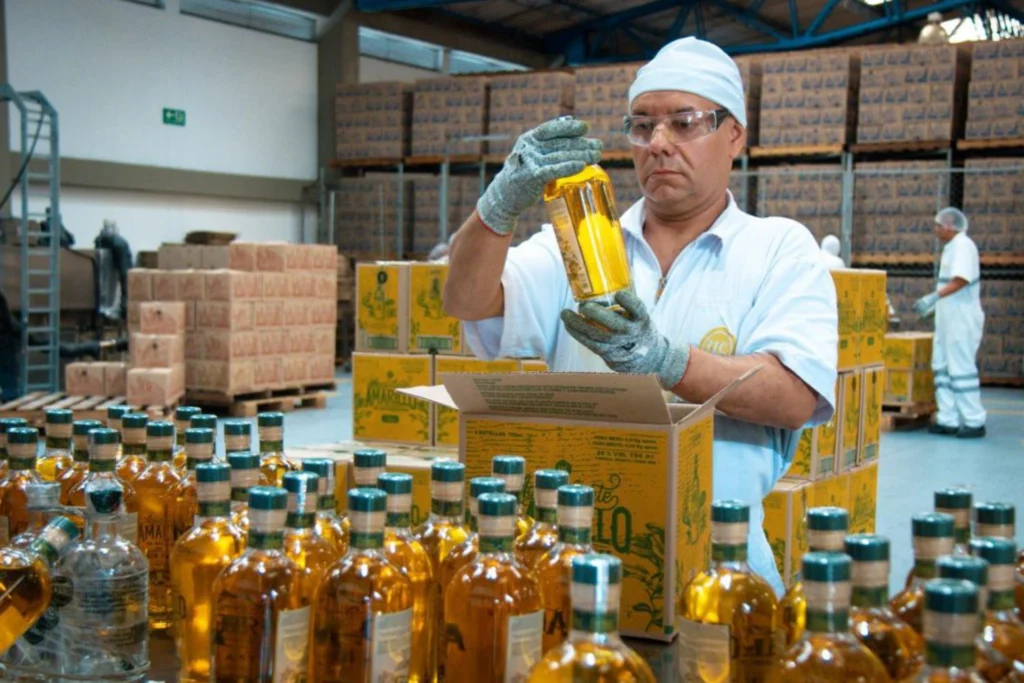 Licorera de Caldas rompe récord de ventas y consolida su crecimiento en Colombia y el exterior