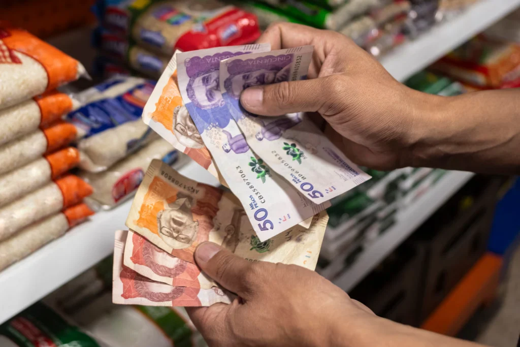 La inflación volvió a subir en Colombia: así afectará el precio de los alimentos, el arriendo y las compras de los hogares