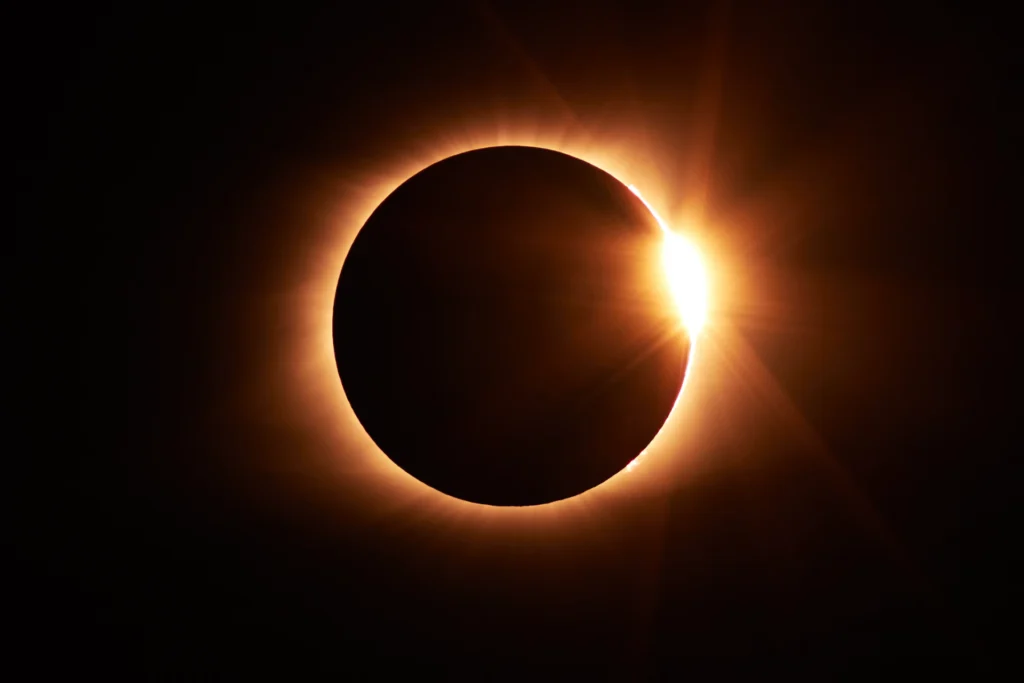 Eclipse solar total: España se prepara para un fenómeno que no volverá a repetirse hasta 2027 Eclipse de Sol en España -Noti 360