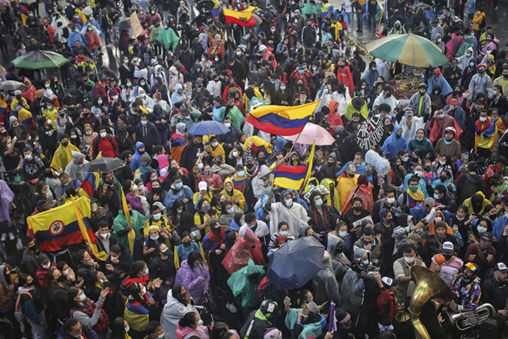 Gobierno prepara nuevas reglas para regular las protestas en Colombia