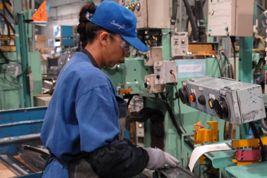 Formarse para conseguir trabajo o mejorar el empleo esto buscan los colombianos Trabajo y formación