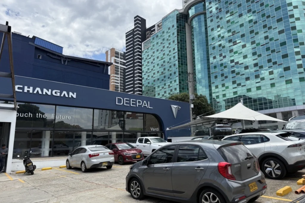Changan y Deepal amplían su presencia en Bucaramanga con una nueva vitrina Changan y Nepal en Bucaramanga