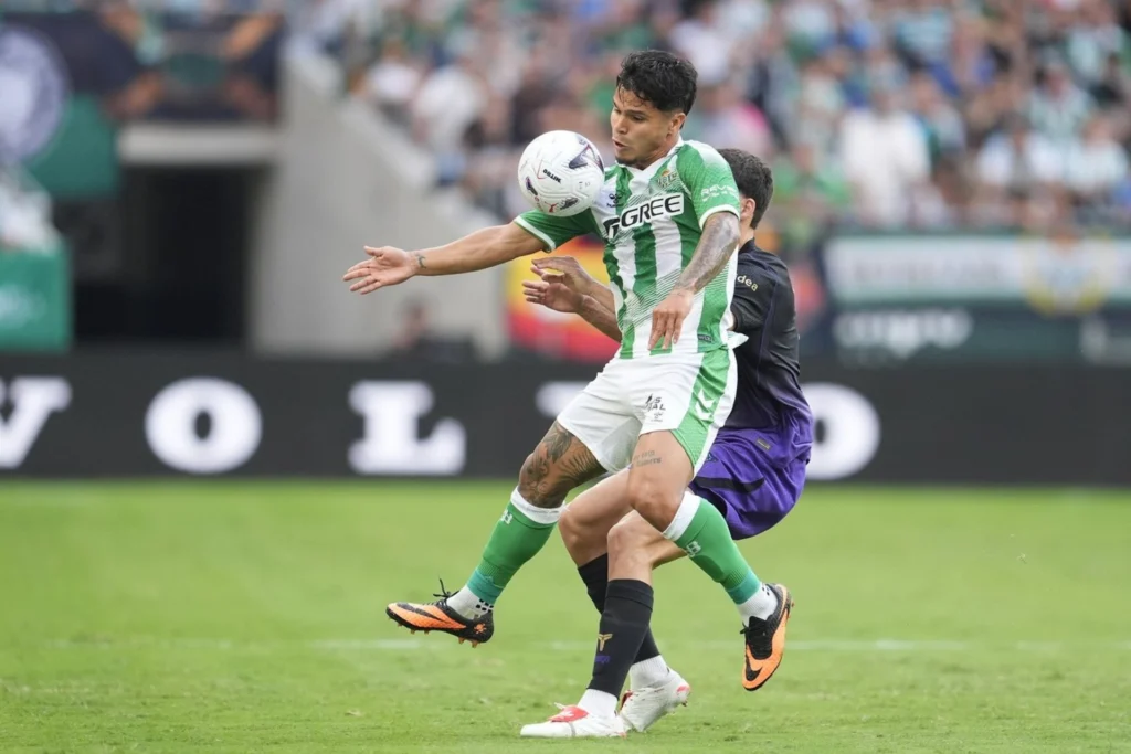 Cucho Hernández se lesiona
