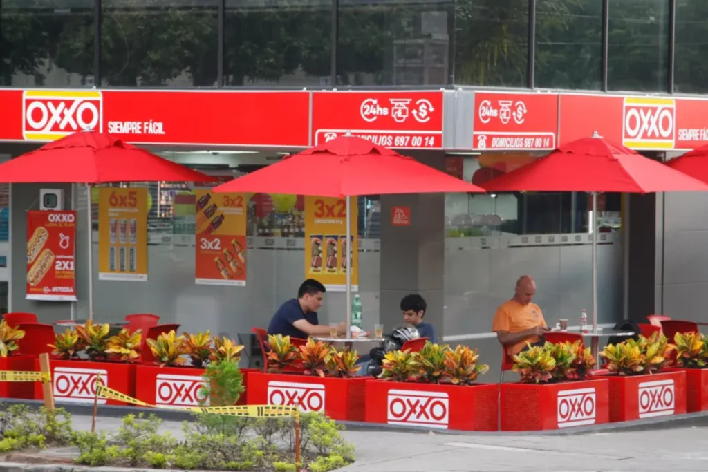 OXXO proyecta ampliar su red en Colombia hasta alcanzar 2.000 tiendas