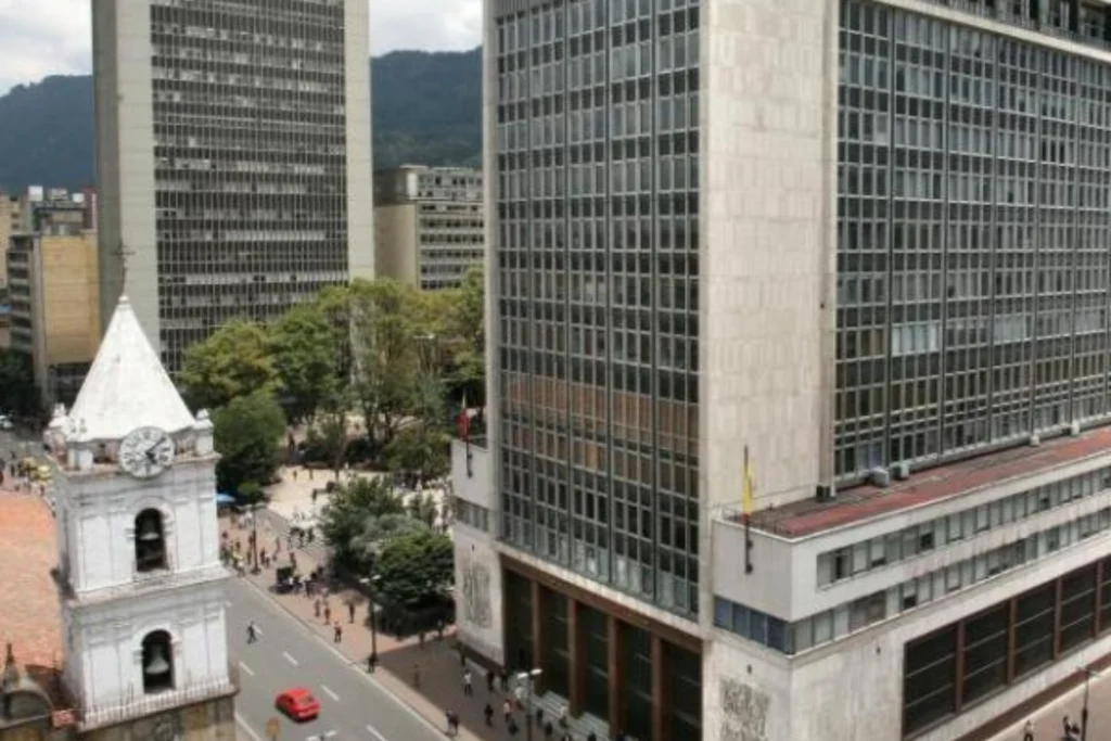 Banco de la República sube la tasa al 12,25% y así afecta al bolsillo de los colombianos Banco de la República