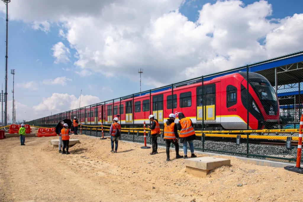 Metro de Bogotá entra en una fase clave: por qué los avances serán menos visibles metro de bogotá con trabajadores