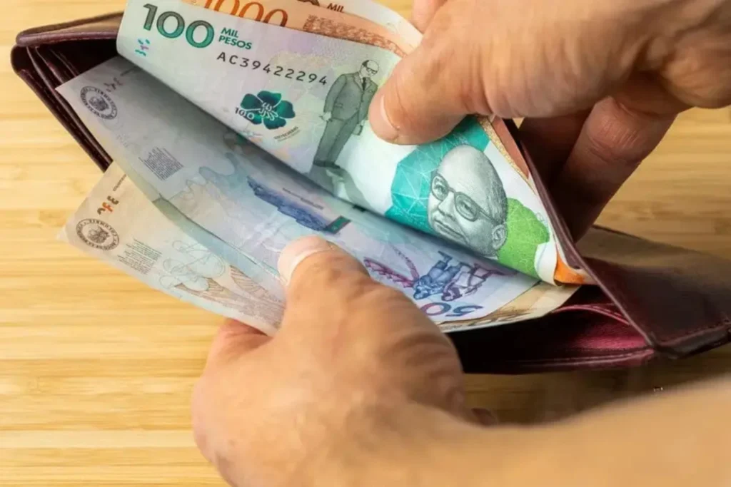 Salario mínimo de 2027, cuánto ganarías con aumentos del 7 %, 8,5 % o 10 % Salario Mínimo
